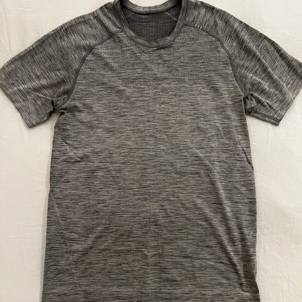 lululemon Metal Vent Tech Short Sleeve Shirt - Picture 3 of 5